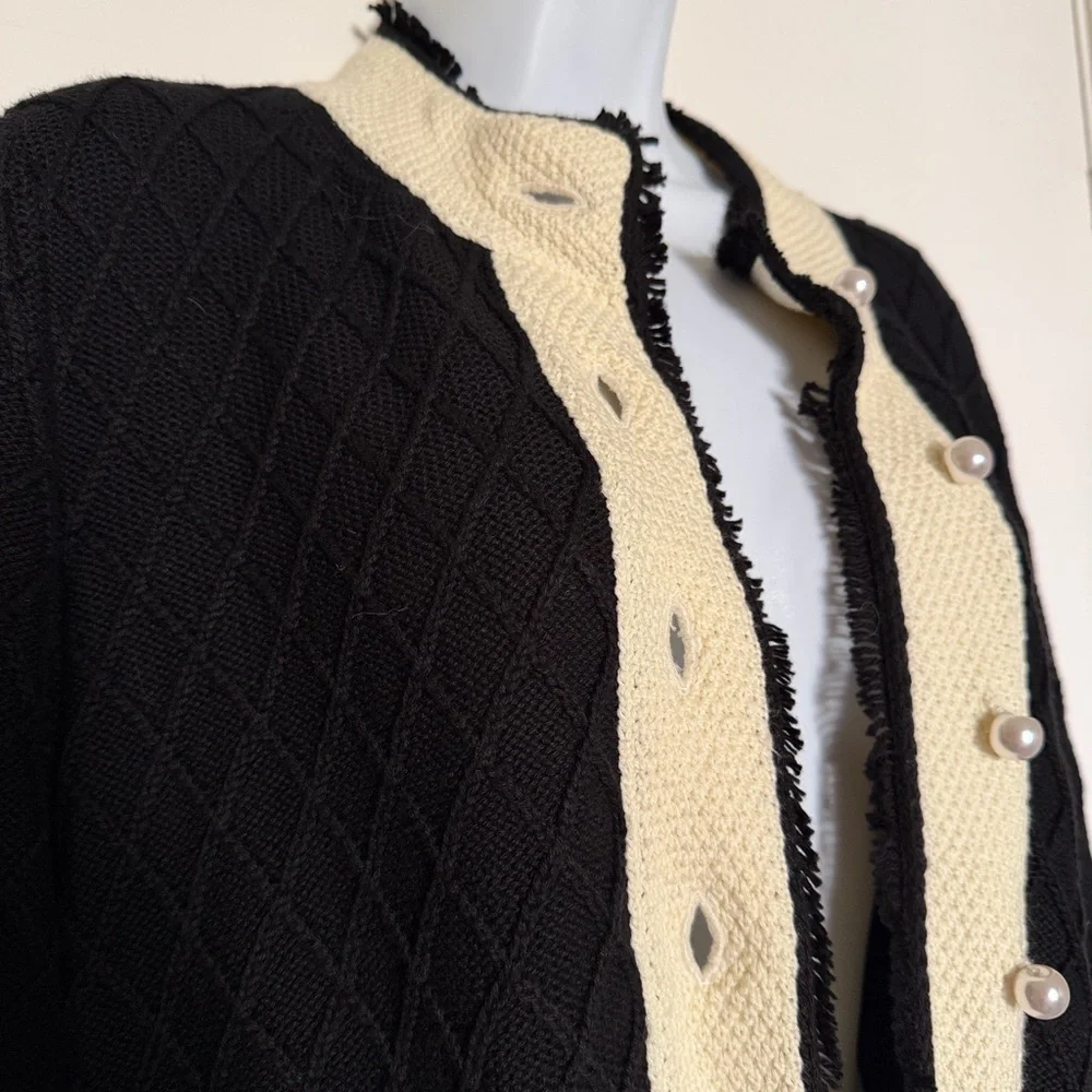 Elegant Black and Cream Women's Cardigan - Picture 2 of 4